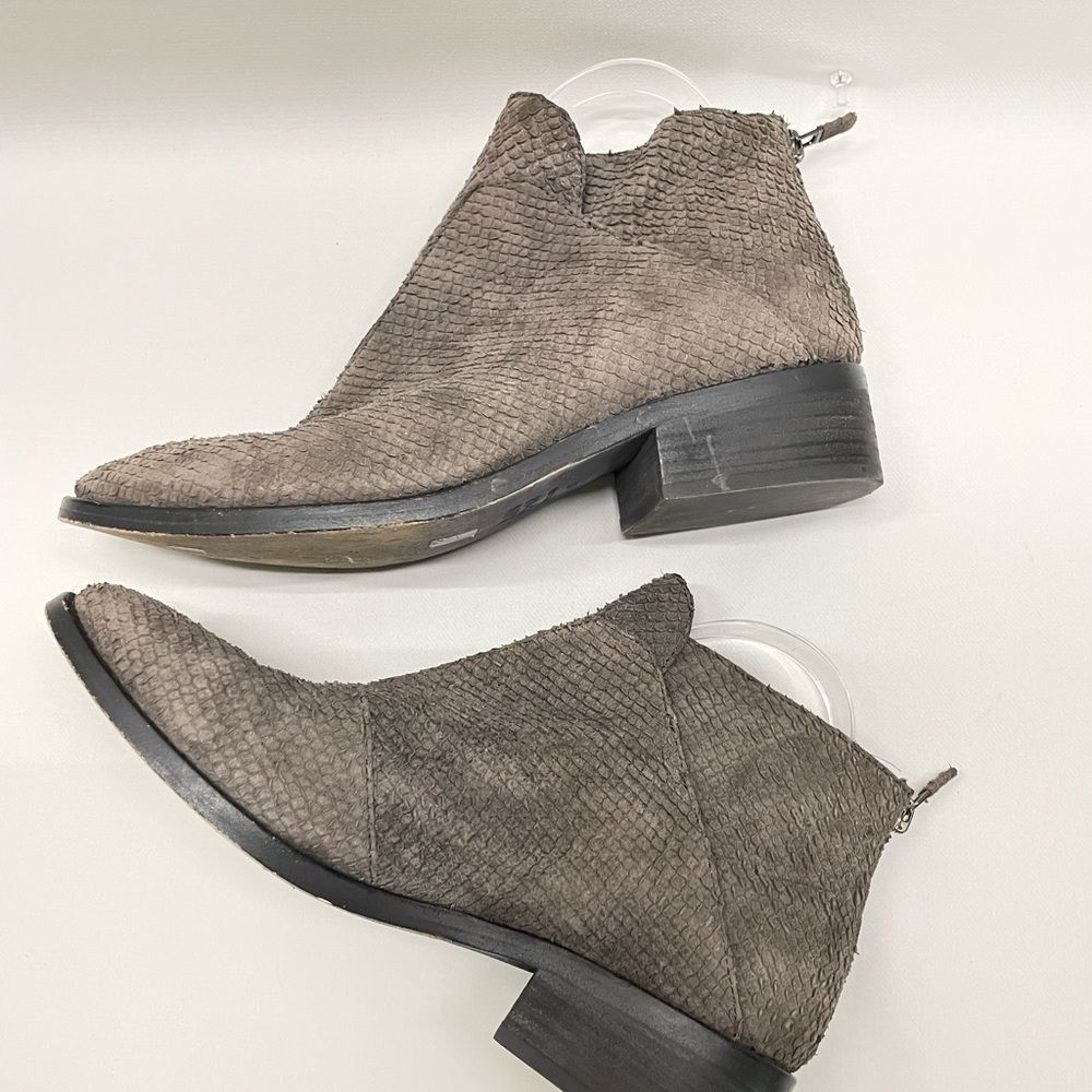 Eileen Fisher Dove Grey Snake Skin Ankle Boots Booties Women's Size 10 - Picture 4 of 7